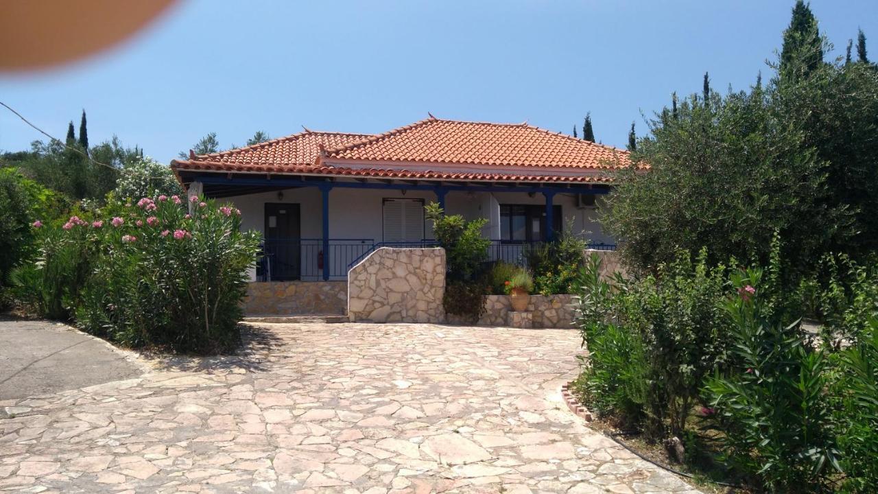 Takis Haikos House Two Minutes Walk To The Beach Peroulia Vounária Extérieur photo